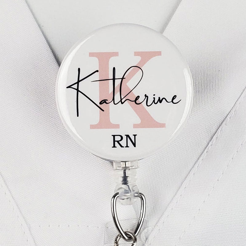 http://www.thebagideas.com/cdn/shop/products/Personalized-Retractable-Badge-Reel-1_800x.jpg?v=1649491234